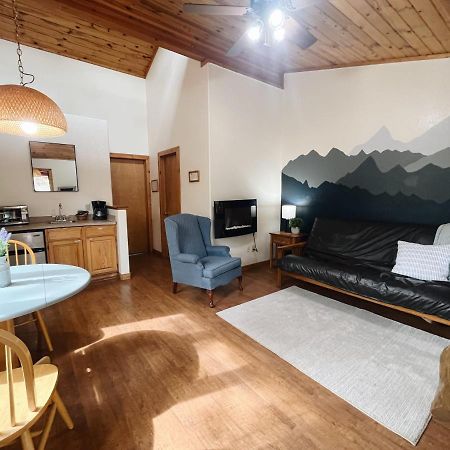 Cozy Cabin Close To Downtown 우드랜드 파크 외부 사진