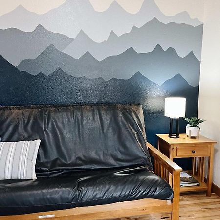 Cozy Cabin Close To Downtown 우드랜드 파크 외부 사진