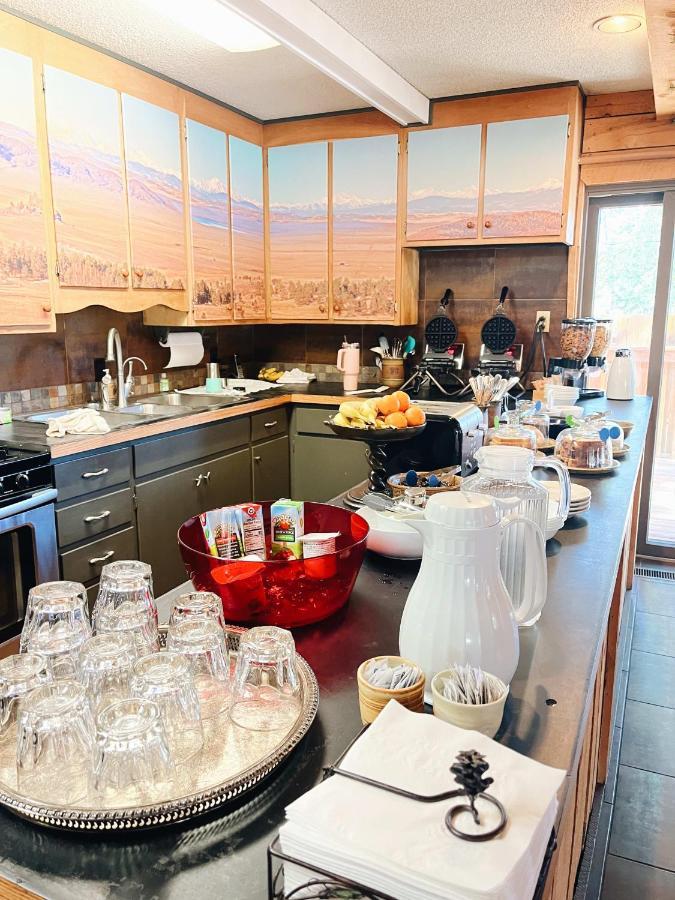 Cozy Cabin Close To Downtown 우드랜드 파크 외부 사진