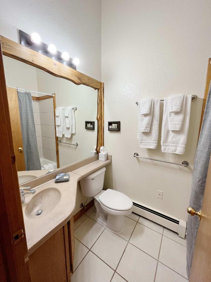 Cozy Cabin Close To Downtown 우드랜드 파크 외부 사진
