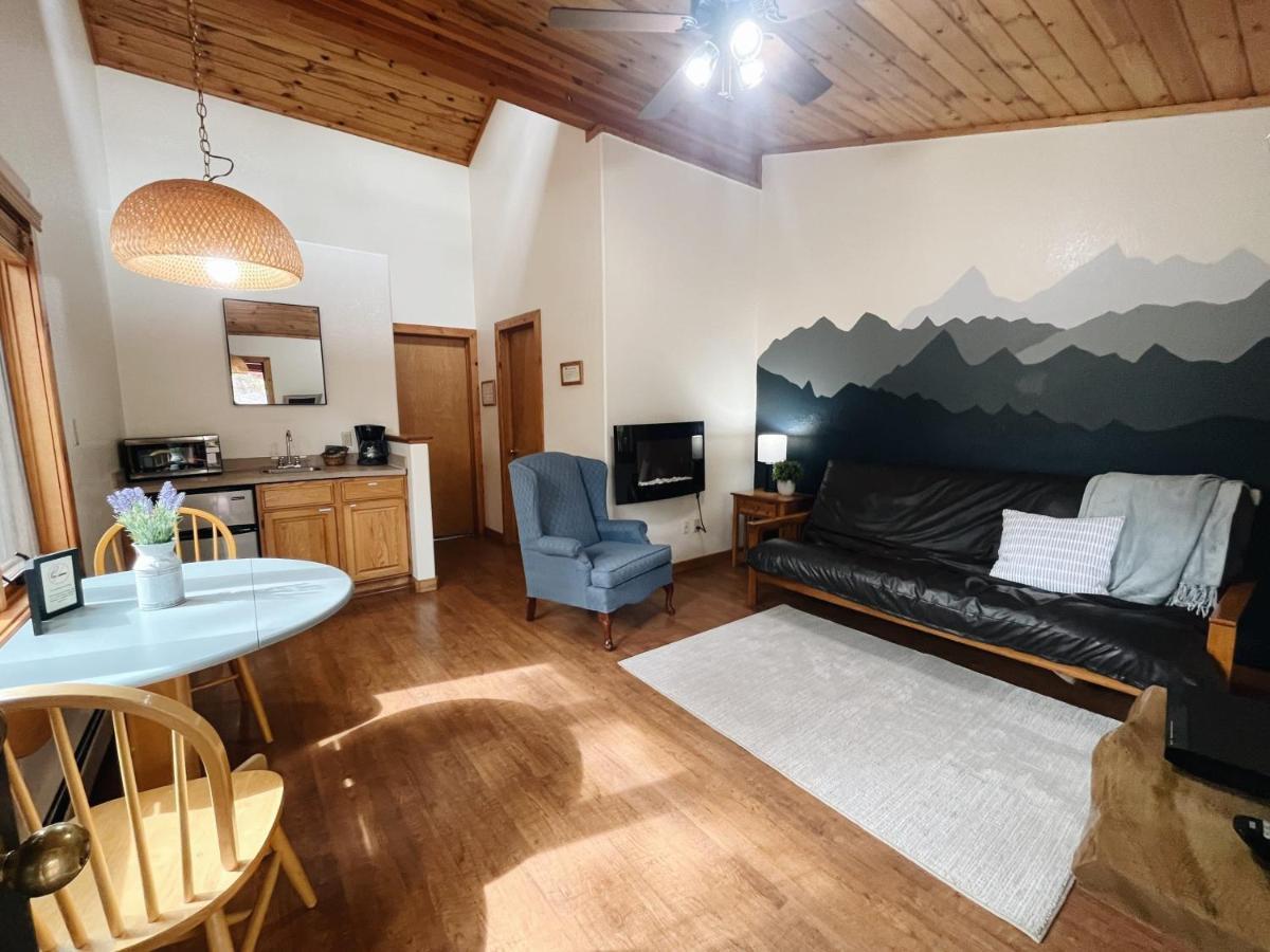 Cozy Cabin Close To Downtown 우드랜드 파크 외부 사진