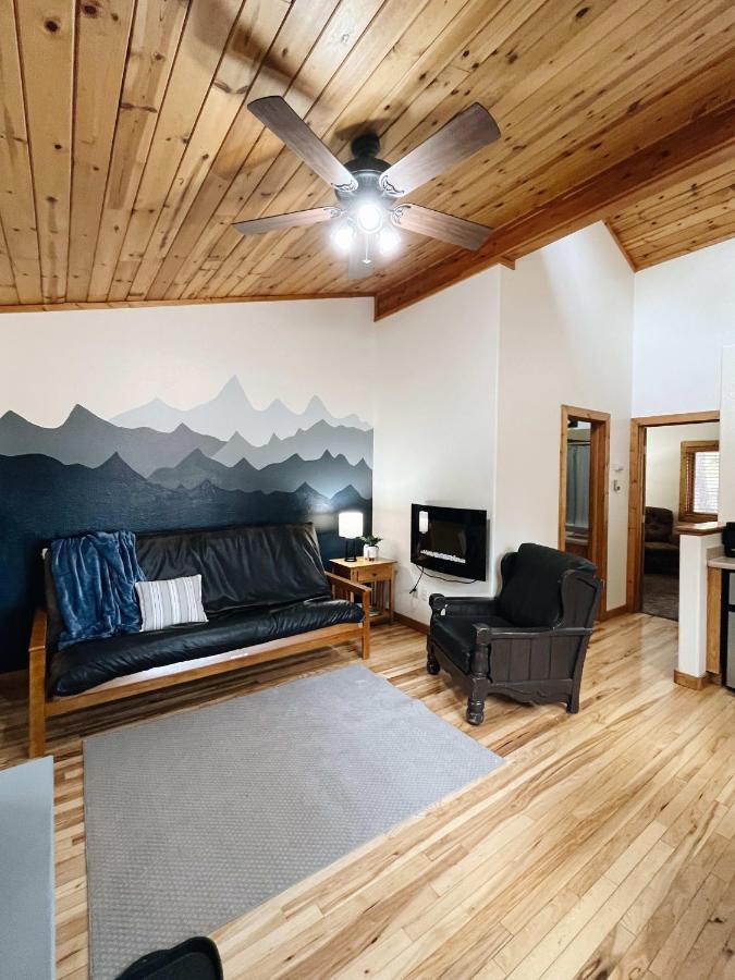 Cozy Cabin Close To Downtown 우드랜드 파크 외부 사진