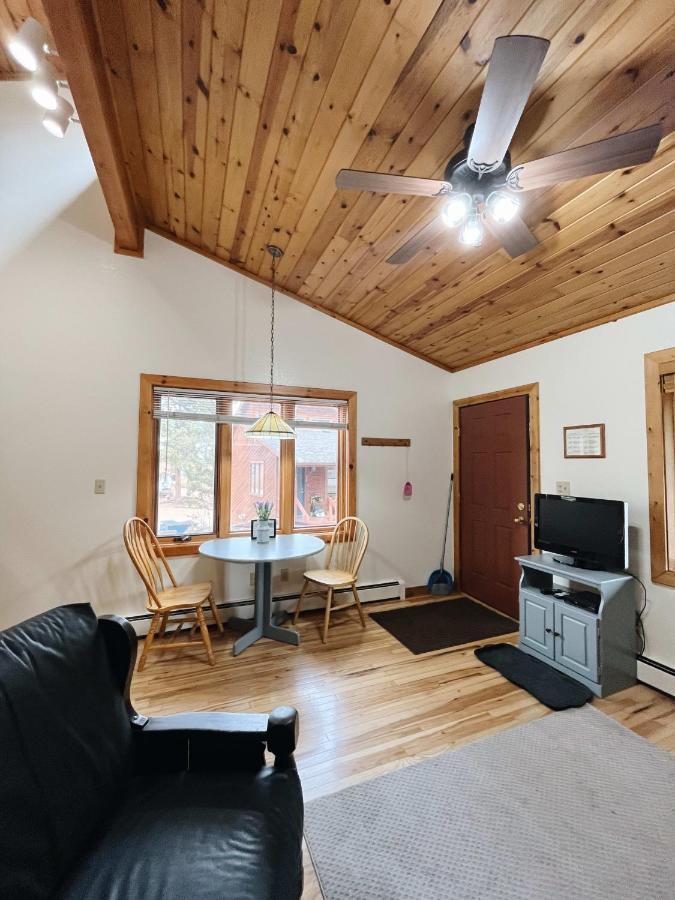 Cozy Cabin Close To Downtown 우드랜드 파크 외부 사진