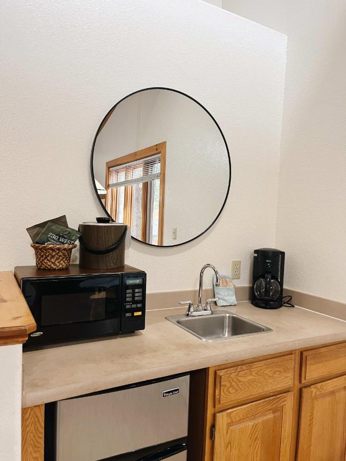 Cozy Cabin Close To Downtown 우드랜드 파크 외부 사진